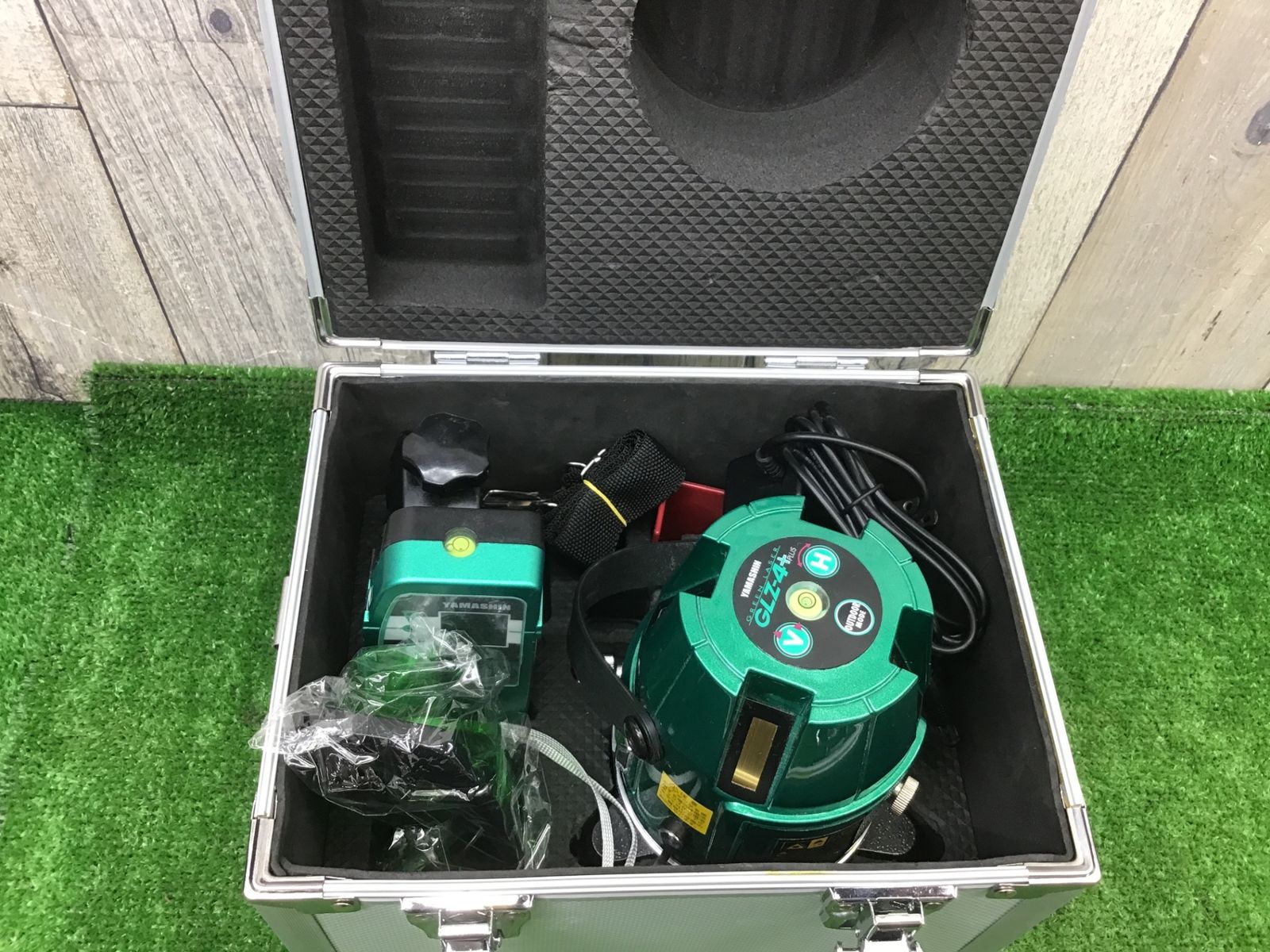 【中古品】◇山真製鋸(YAMASHIN) グリーンレーザー墨出し器 GLZ-4+◇アクトツール富山店◇SC 12,432円