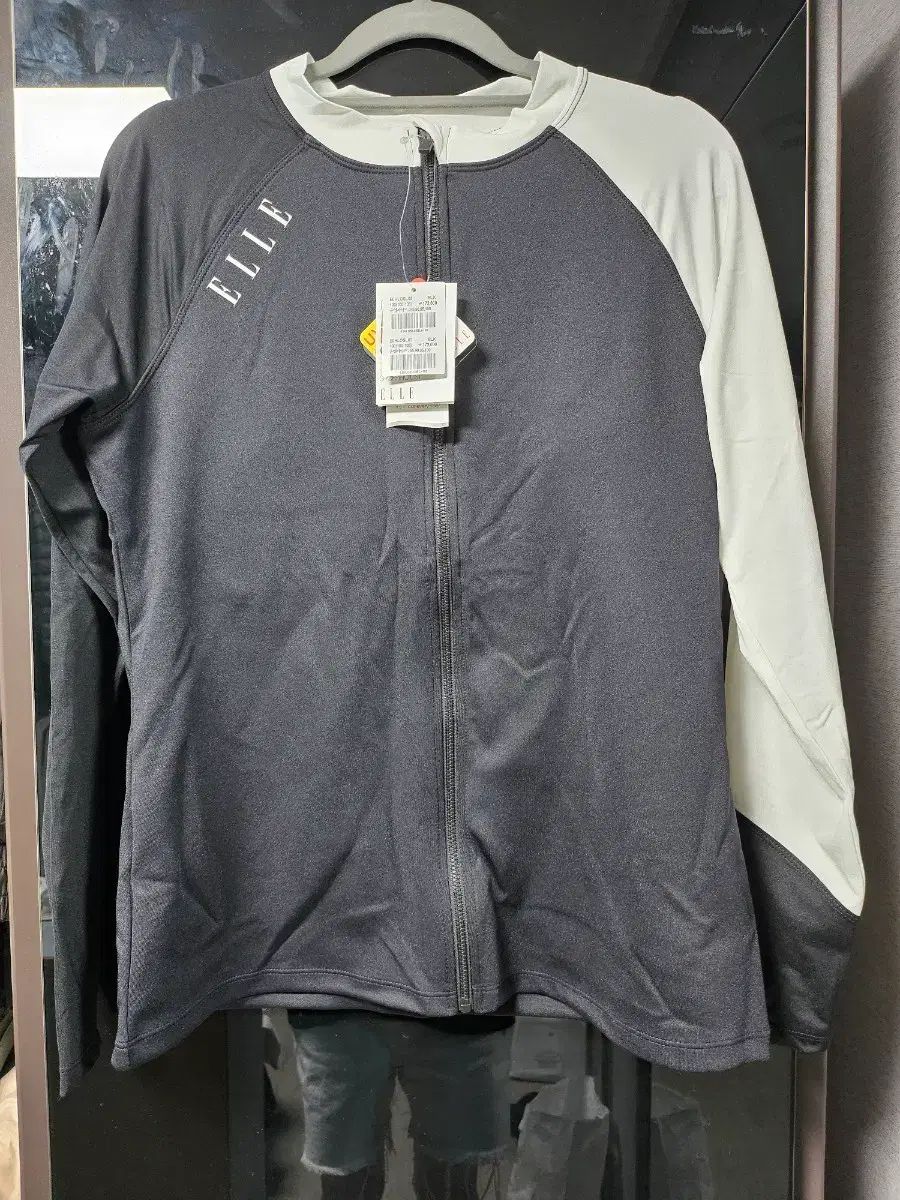 成人女性 ELLE ラッシュガード ブラック ホワイト サイズ 100 新品