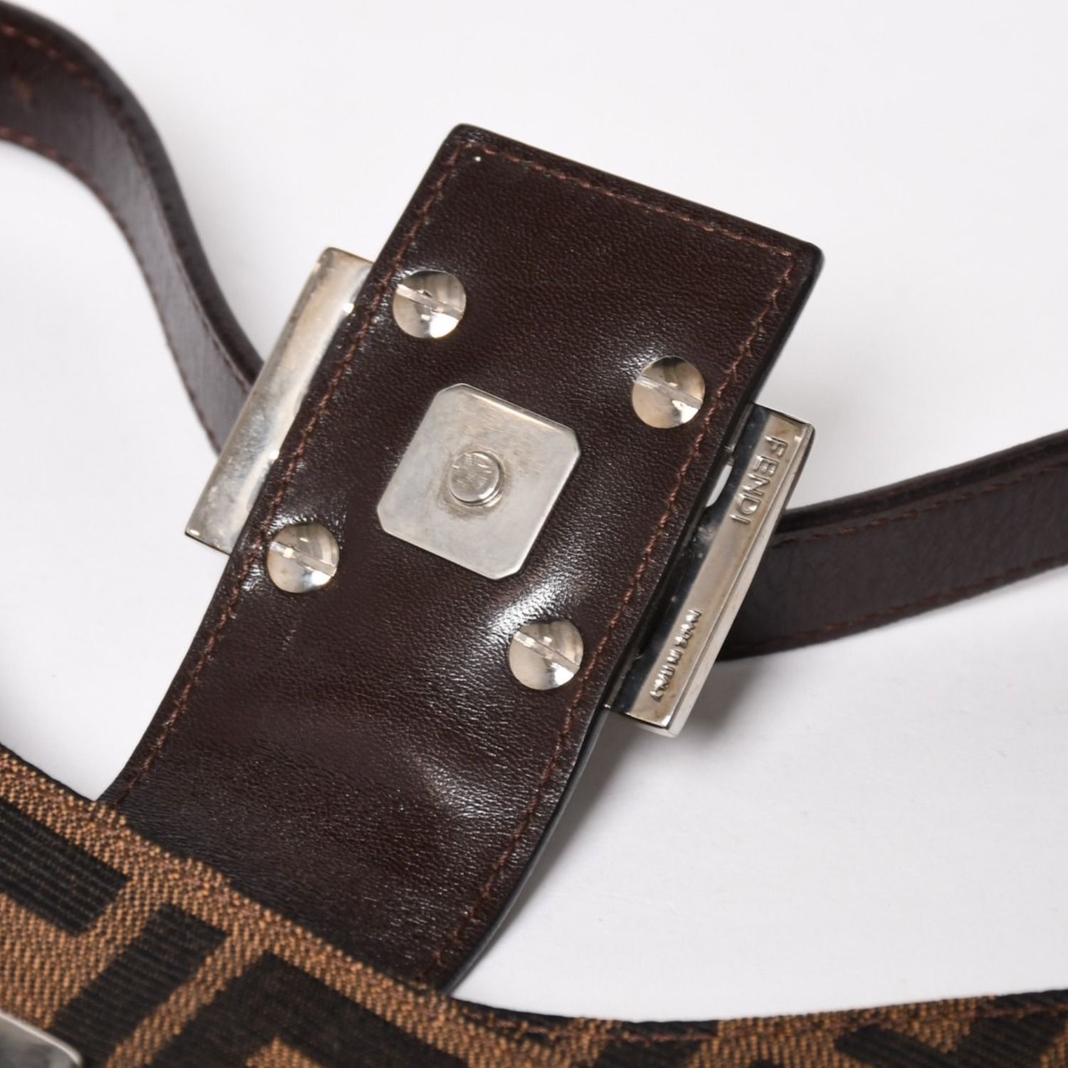 フェンディFENDI FFロゴ マンマバケット ズッカ柄 セミショルダーバッグ FENDI フェンディ ズッカ柄 セミショルダーバッグ マンマバケット