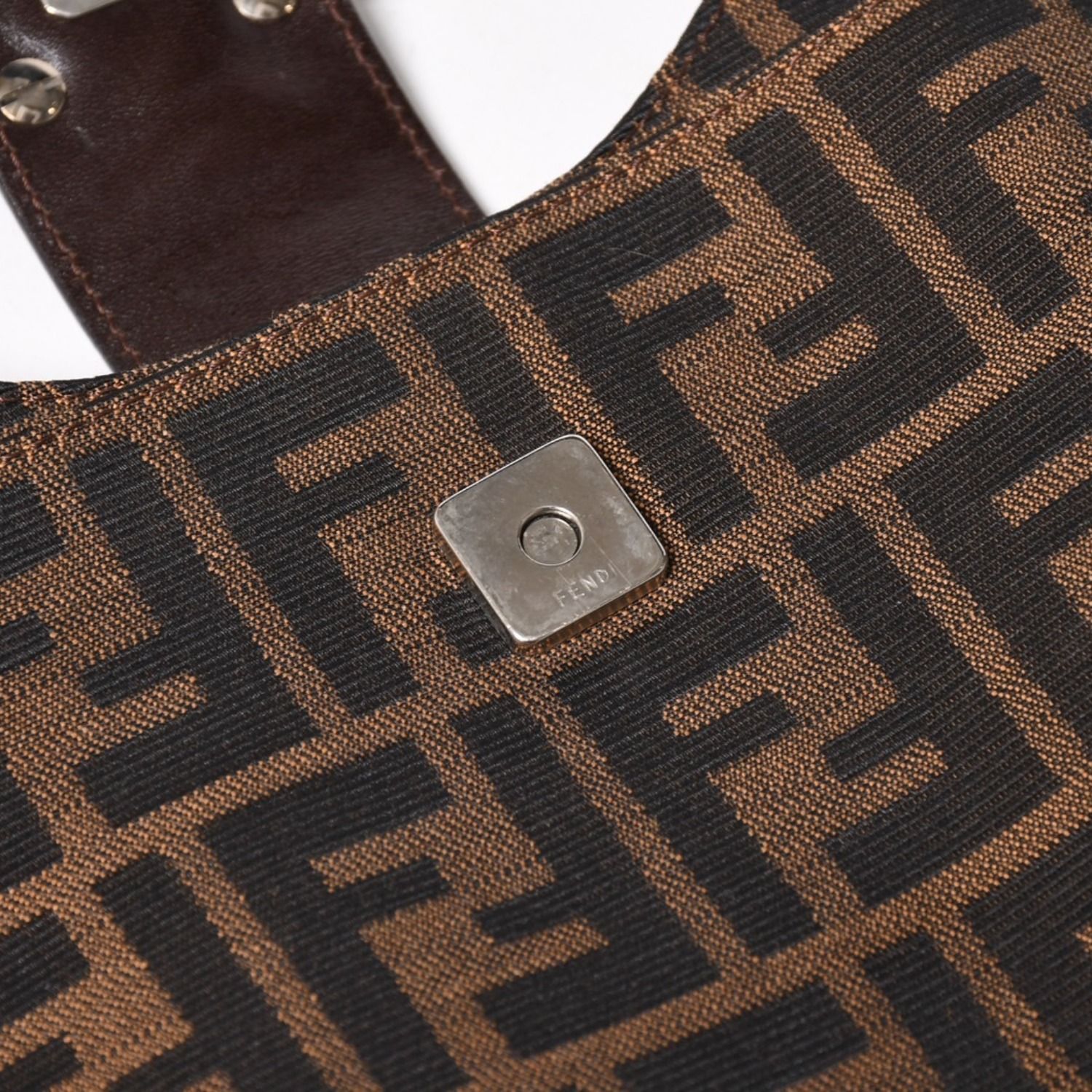 FENDI フェンディ ズッカ柄 セミショルダーバッグ マンマバケット
