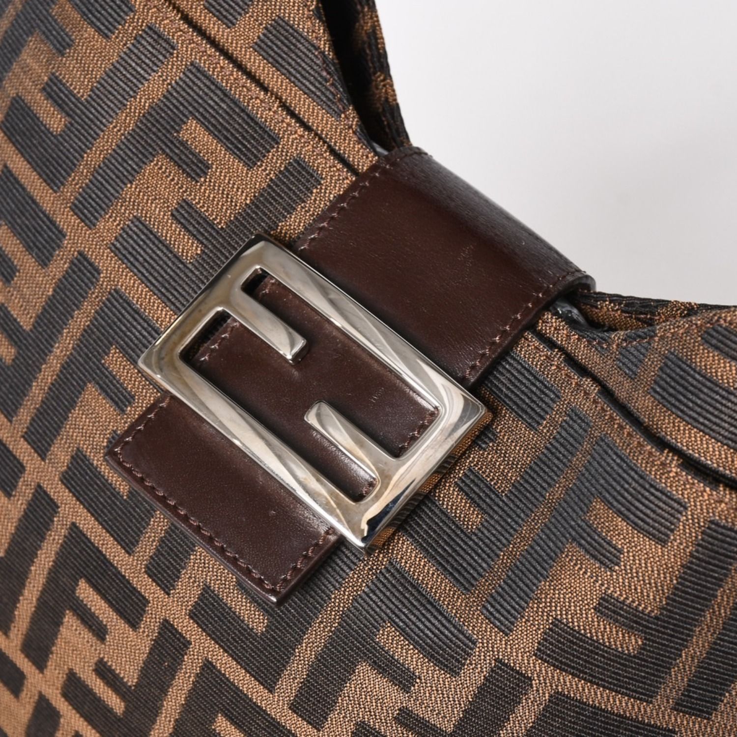 VINTAGE /フェンディ ズッカ柄　マンマバケット　セミショルダー FENDI フェンディ ズッカ柄 セミショルダーバッグ マンマバケット