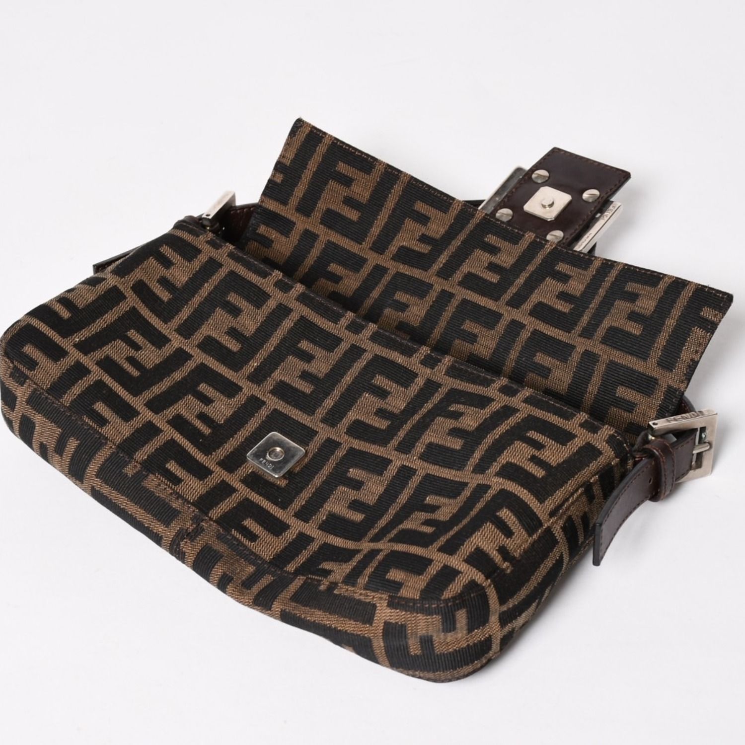 ショルダーバッグ FENDI フェンディ マンマバケット ズッカ柄 