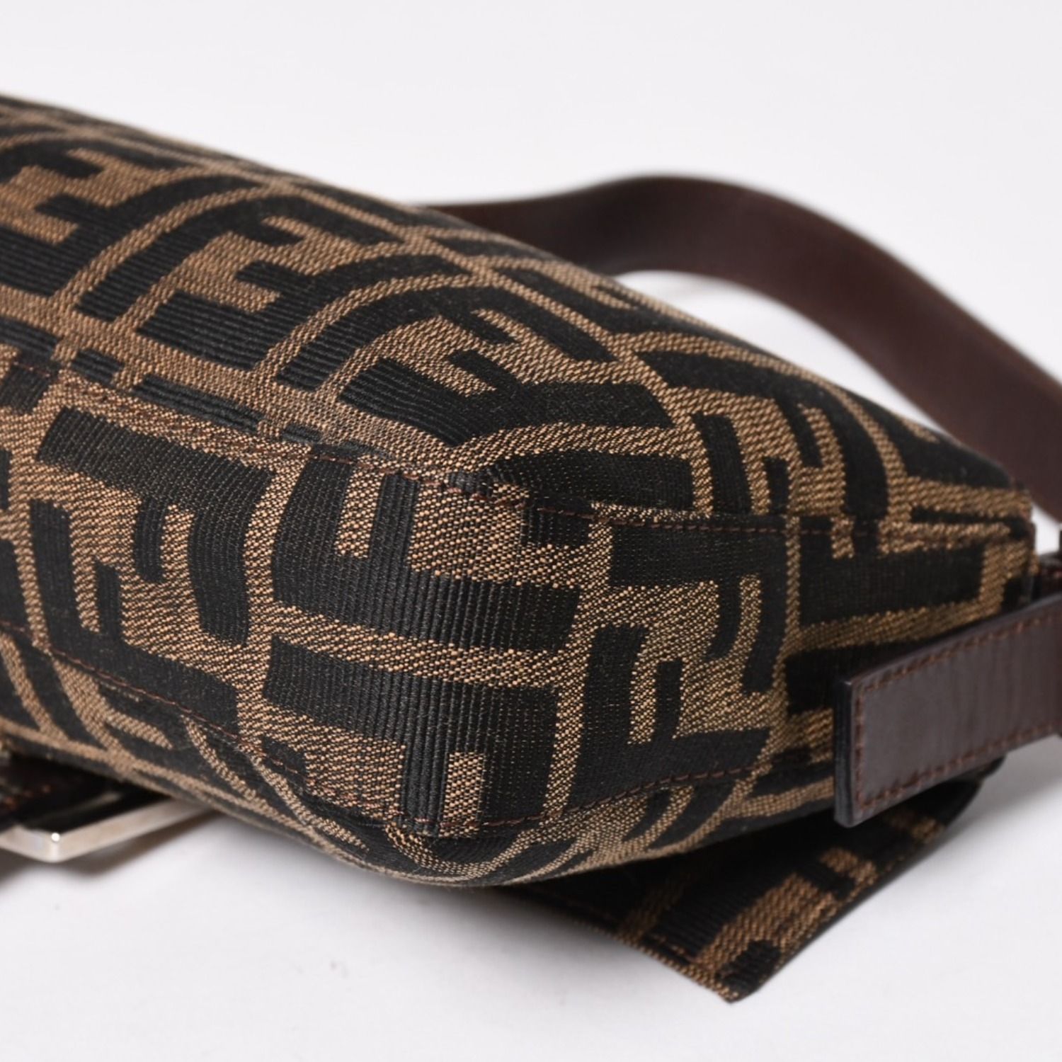 極美品 FENDI フェンディ マンマバケット ワンショルダーバッグ 26424