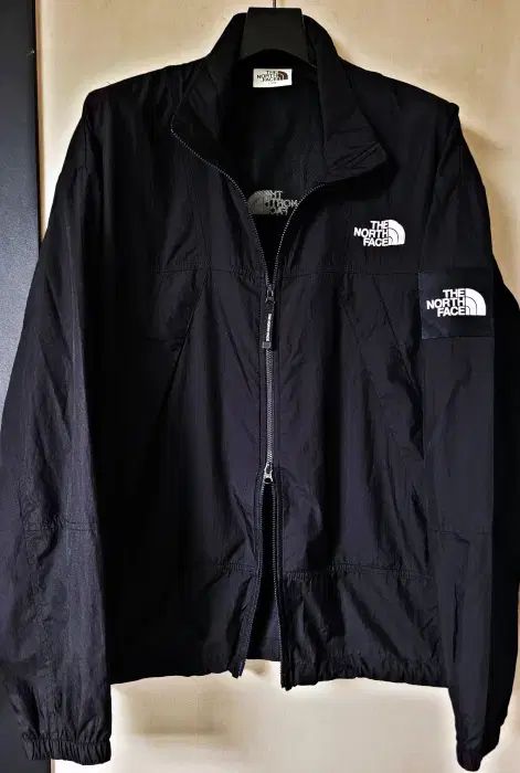 THE NORTH FACE ザノースフェイス ツーウェイジップアップ 軽量 ブラックウィンドブレーカー L 100 ポール1350 7,115円