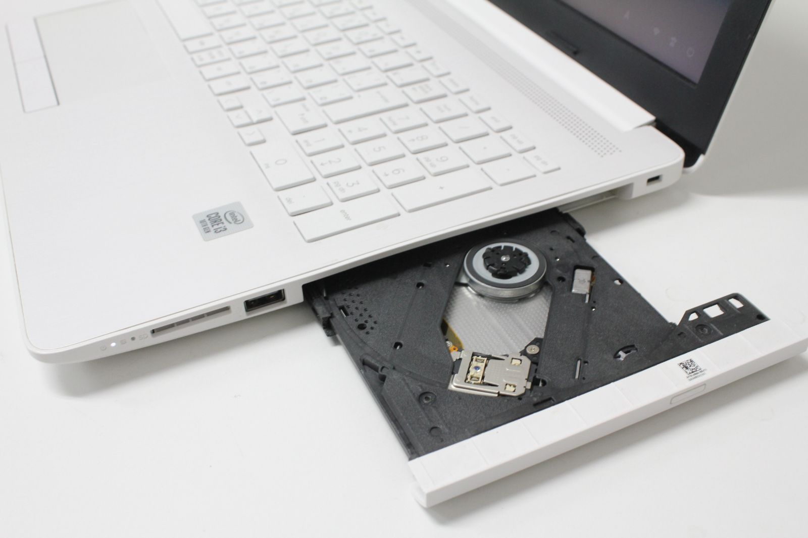 HP Notebook - 15-da2021tu ホワイト　アダプター付属 HP 15-da2021TU Core i3 SSD256GB 8GB Cランク - メルカリ