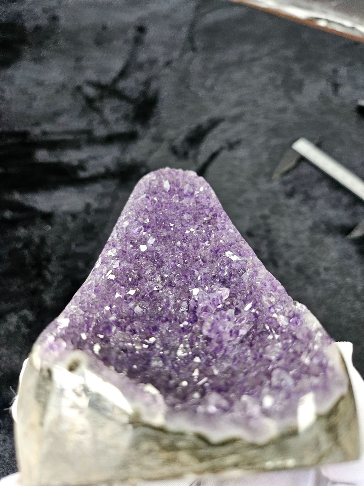 天然アメジスト晶簇 423.7g 紫水晶 原石 置物 - メルカリ