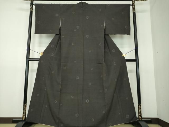 平和屋着物○結城紬 80亀甲 飛び亀甲柄 舞花文 やまと金ラベル 正絹