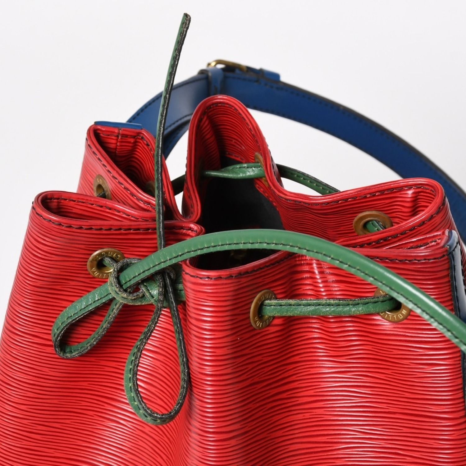 LOUIS VUITTON エピ　ノエ トリコロール LOUIS VUITTON ルイヴィトン エピ ノエ トリコロール 巾着ショルダー