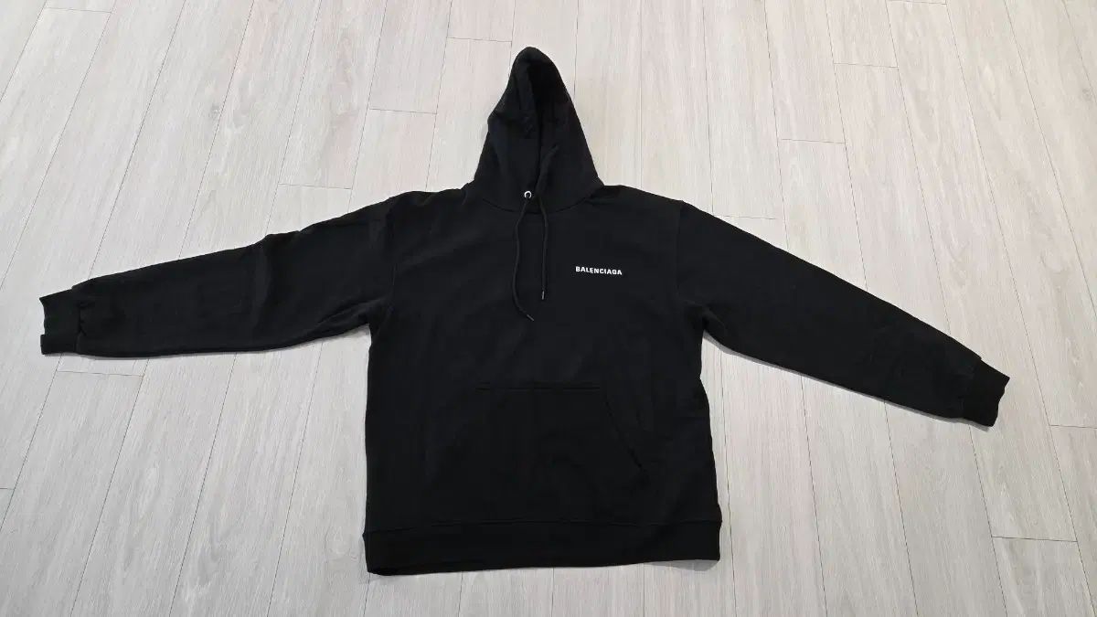 バレンシアガ バックロゴ フーディー ブラック (サイズ XL)
