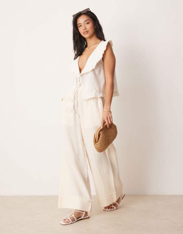 エイソス レディース ボトムス カジュアルパンツ プチ パンツ ASOS DESIGN Petite cheesecloth pull on pants with raw edge in butter