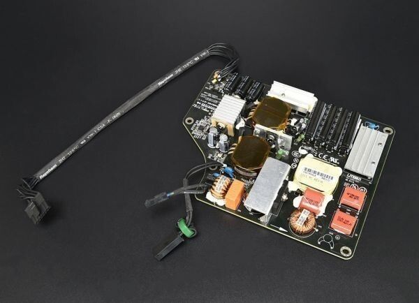 LED Cinema Display 24インチ A1267 パワーサプライ 212W 電源ユニット 中古品1 power supply