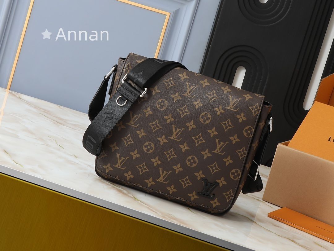 【美品】 LOUIS VUITTONルイヴィトン メンズ ショルダーバッグ 人気モデル 送料無料