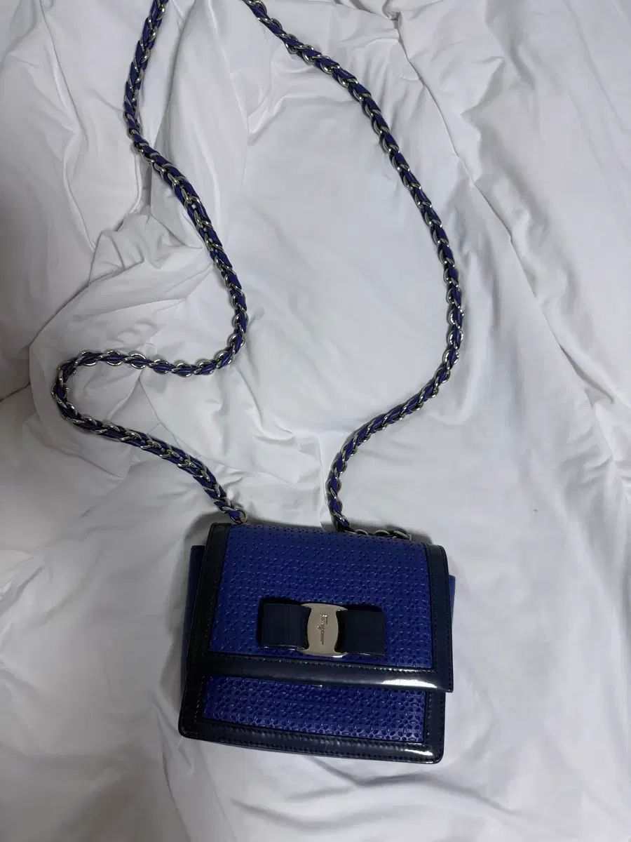 FERRAGAMO フェラガモ バービー チェーン クロスバック ブルー
