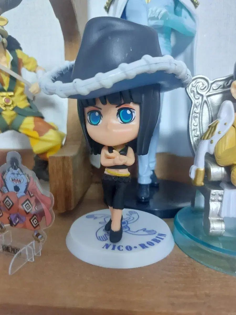 ONE PIECE ロビン フィギュア
