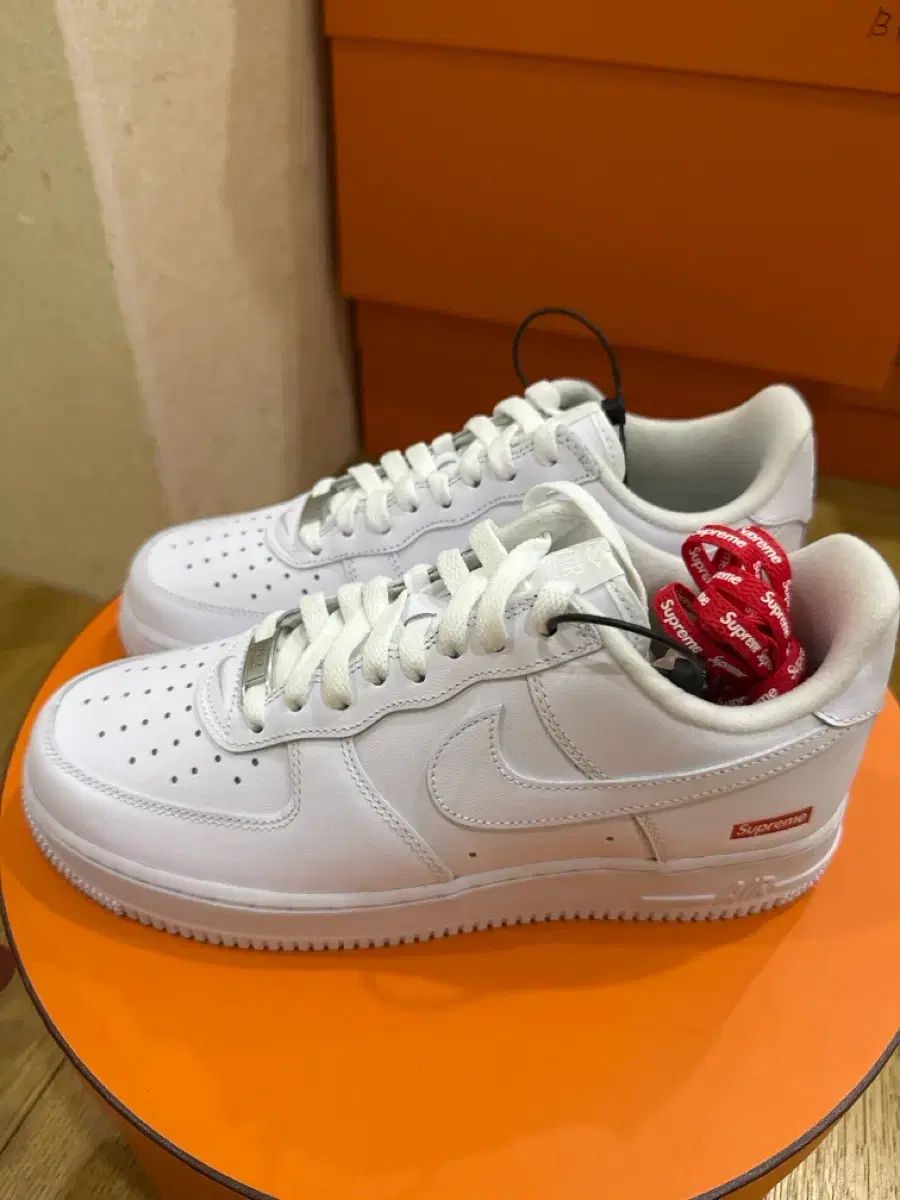 Supreme NIKE エアフォース 1 ロー 白 25.5cm 出品