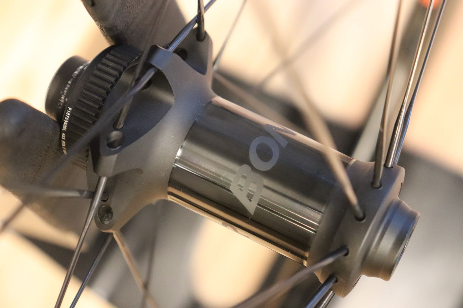 ボントレガー BONTRAGER アイオロス AEOLUS XXX 4 TLR DISC カーボン 