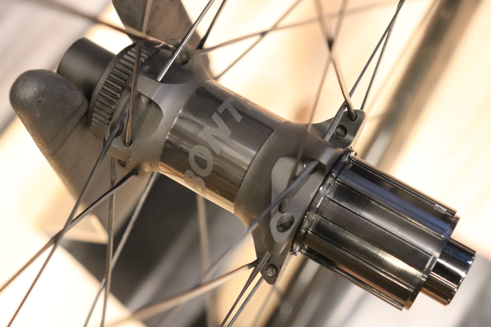 ボントレガー BONTRAGER アイオロス AEOLUS XXX 4 TLR DISC カーボン 