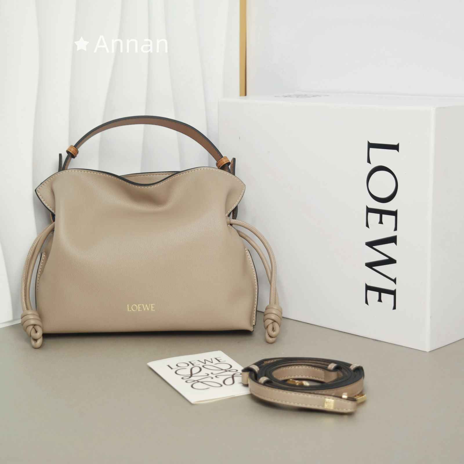 新品に近い 新型 人気レディース LOEWE　ロエベ ショルダーバッグ