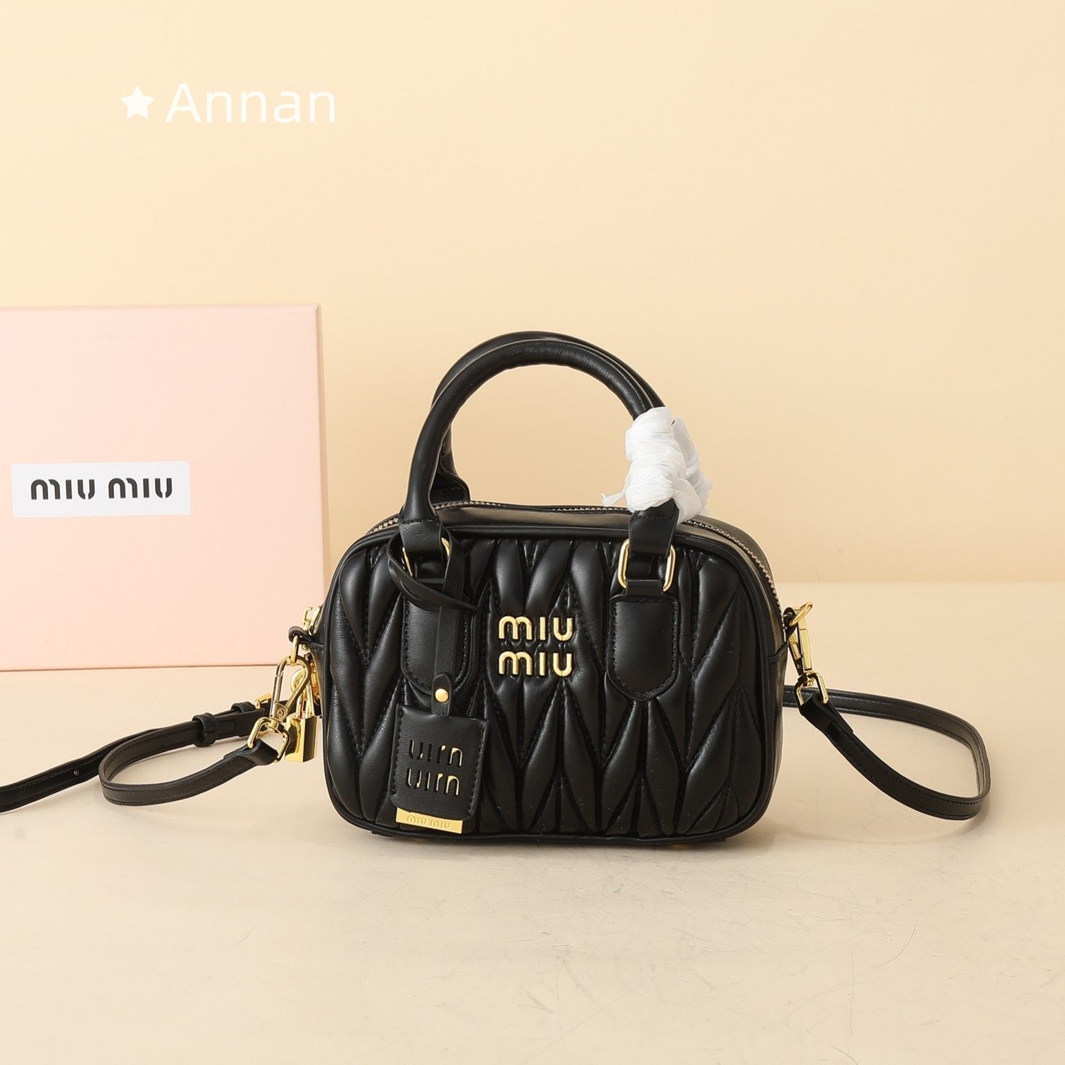 入手困難 人気 良品 レディース MIUMIUミュウミュウ ハンドバッグ