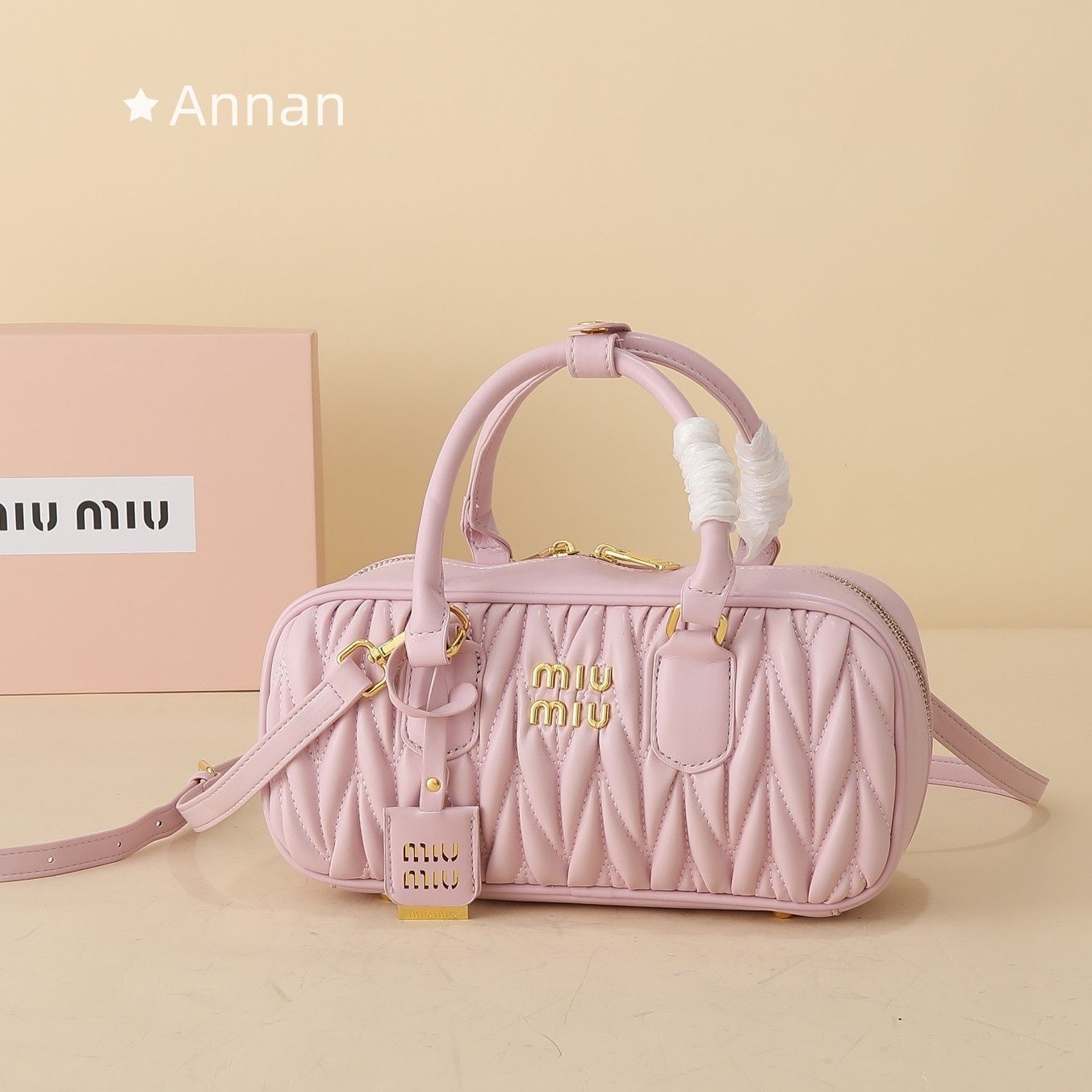 本日限定 良品 レディース MIUMIUミュウミュウ ハンドバッグ 12,480円
