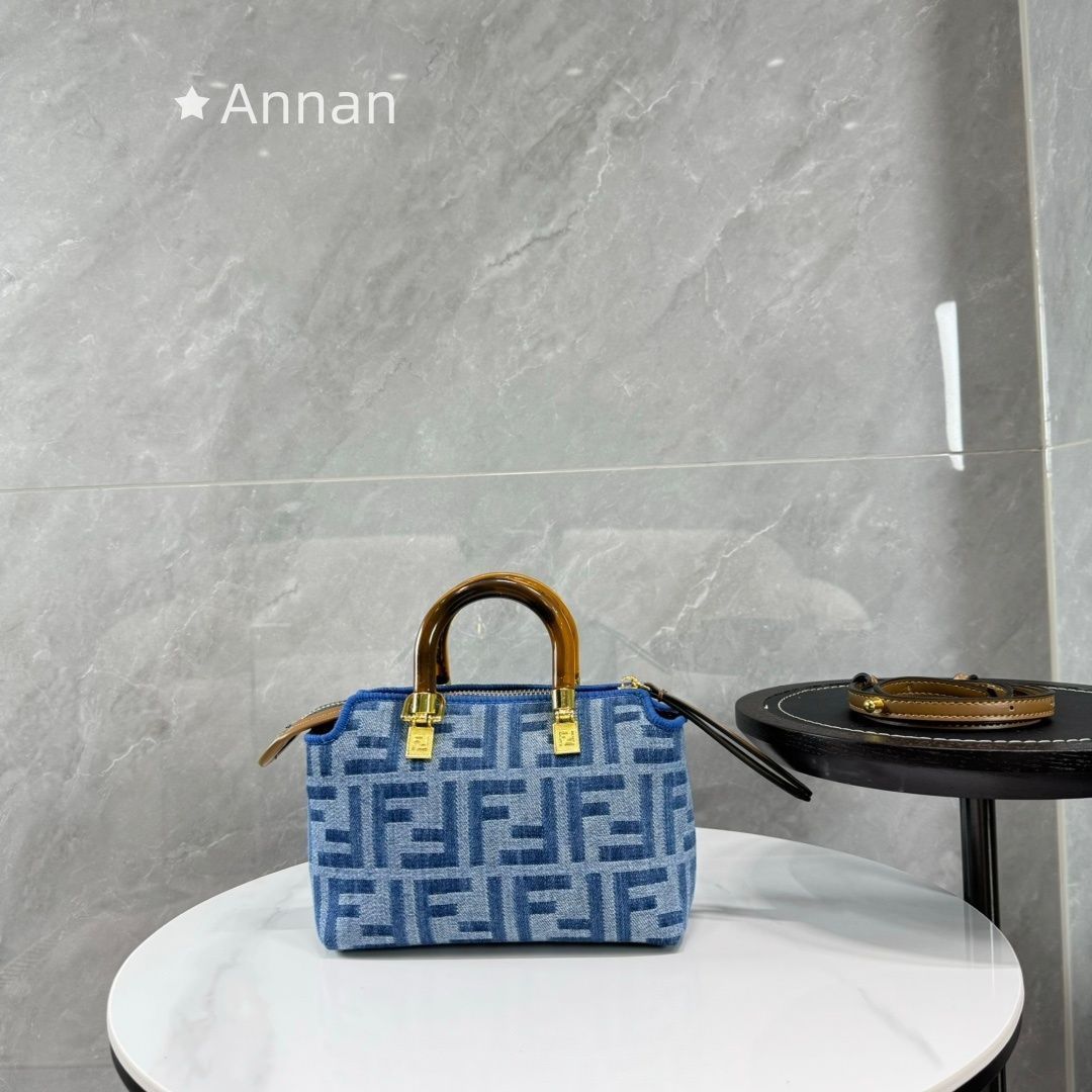 超美品 送料込☆送料込☆ 良品 レディース FENDI フェンディ ショルダーバッグ