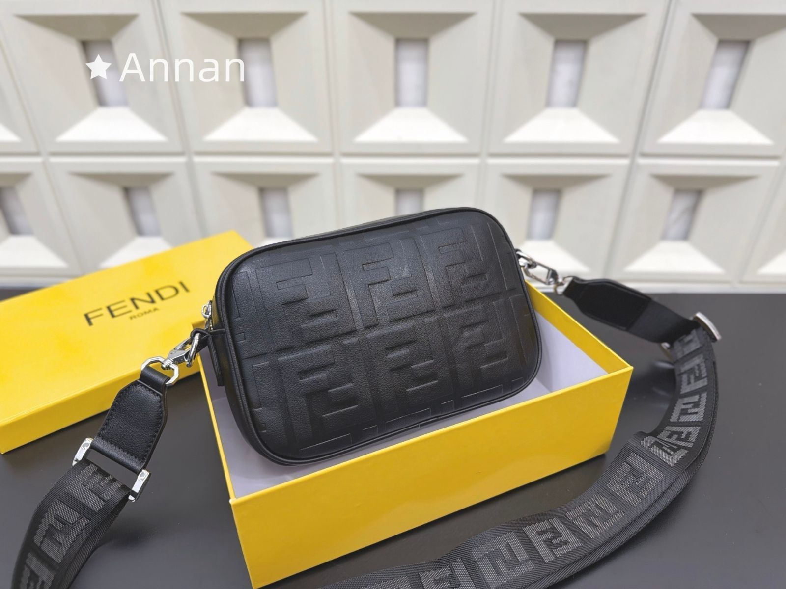 送料込☆ 超美品 メンズ FENDI　フェンディ ショルダーバッグ