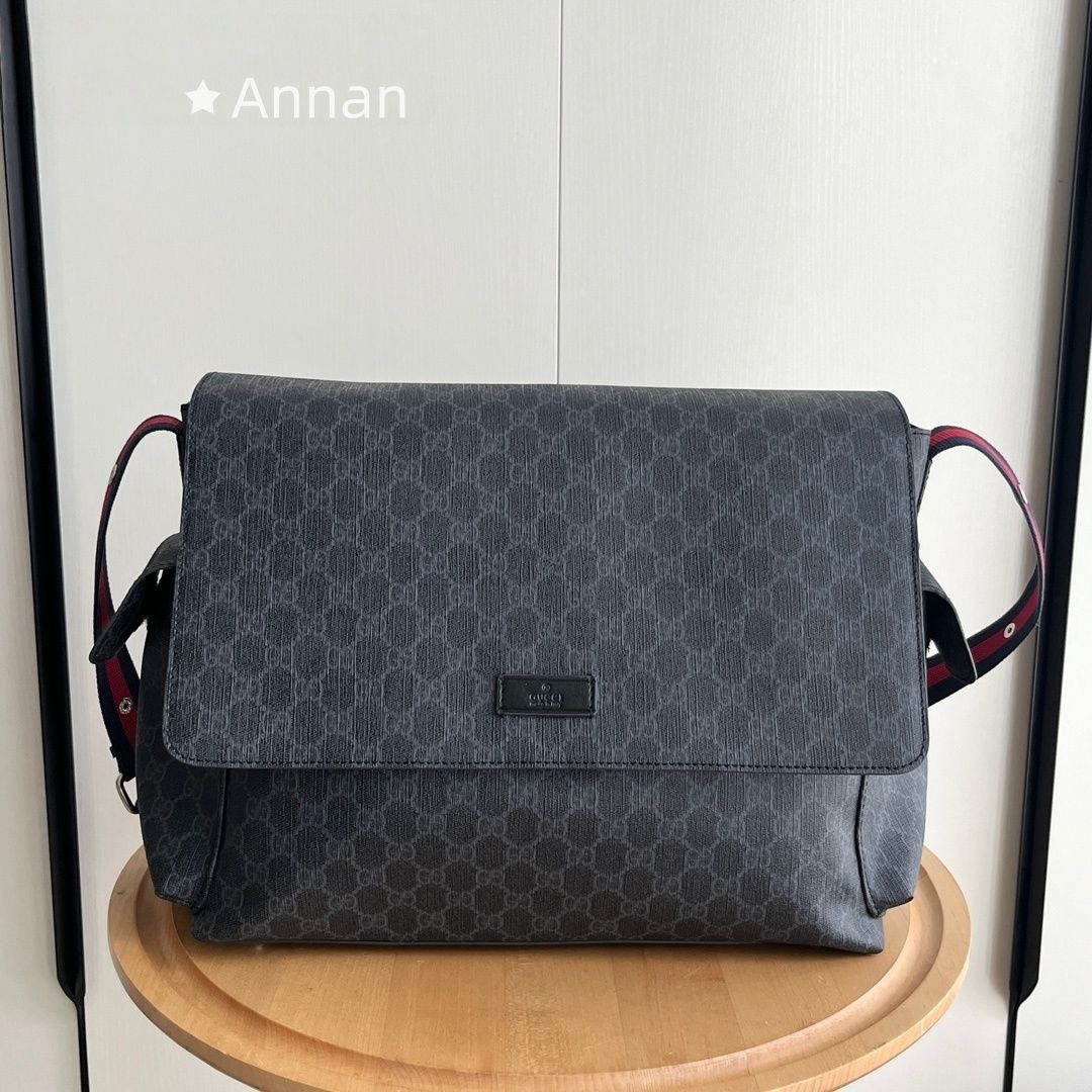 新品 グッチ GUCCI ショルダー GGスプリーム 肩掛け 斜め掛け モノグラム GGロゴ マザーズバッグ ブラウン系 ゴールド レザー 211131 204991 メンズ