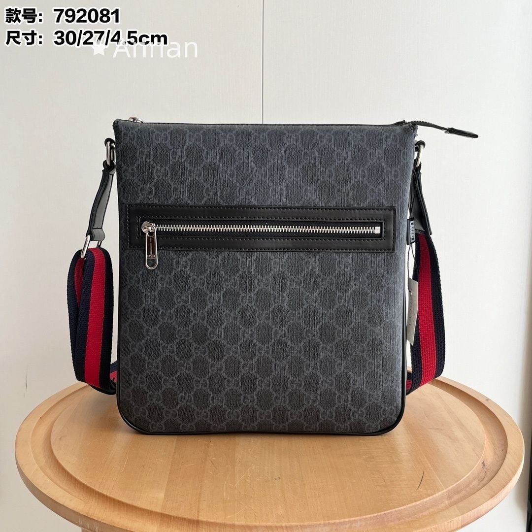 【極美品 現行型】メンズ GUCCI グッチ ショルダーバッグ GG スリングバック 斜め掛け ボディバッグ ブラック系 792081