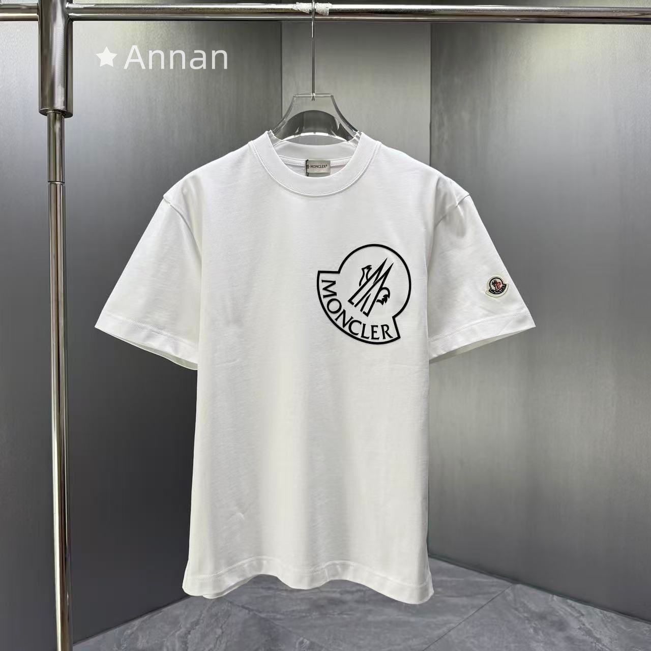 新品に近い 新型 人気 人気 美品MONCLER モンクレール Tシャツ　半袖　夏服　トップス 男女兼用