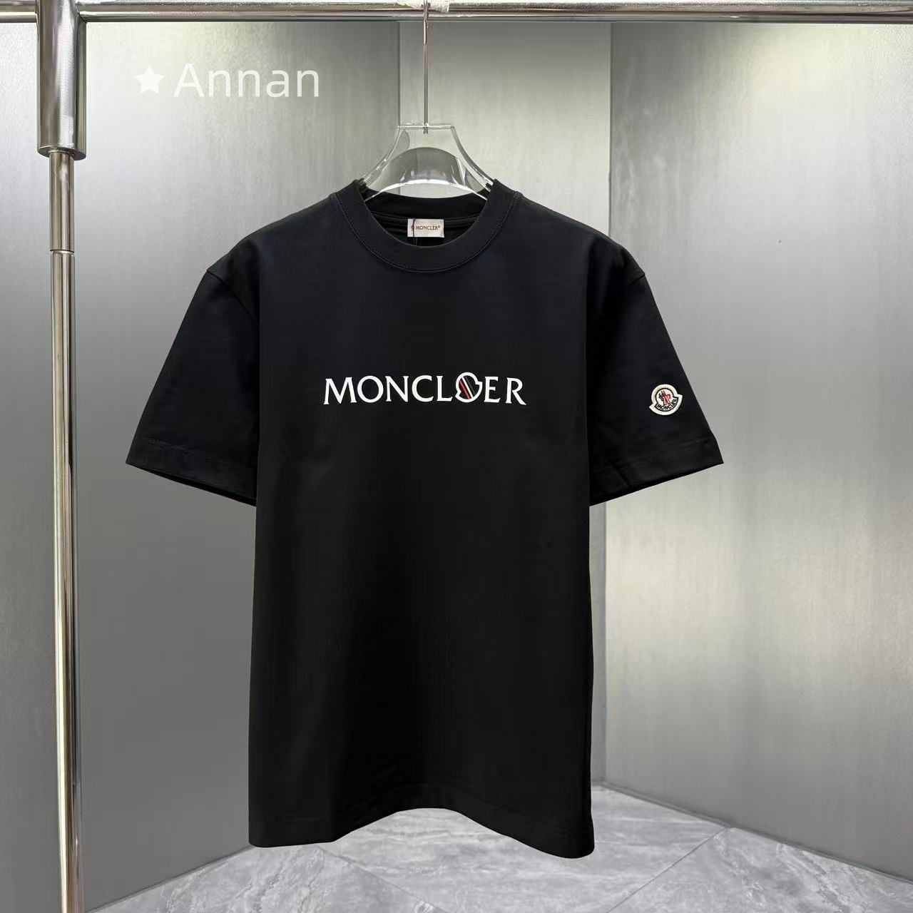 【希少品】綺麗 MONCLER モンクレール Tシャツ　半袖　夏服　トップス 男女兼用 6,930円