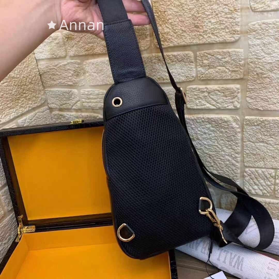高級美品 状態良 メンズ GUCCI グッチ ボディーバッグ