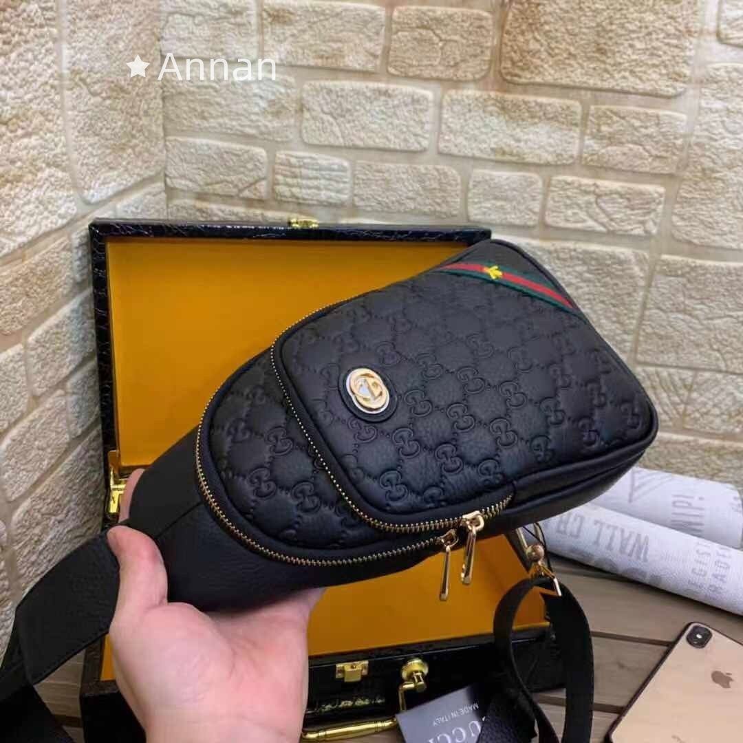 高級美品 状態良 メンズ GUCCI グッチ ボディーバッグ