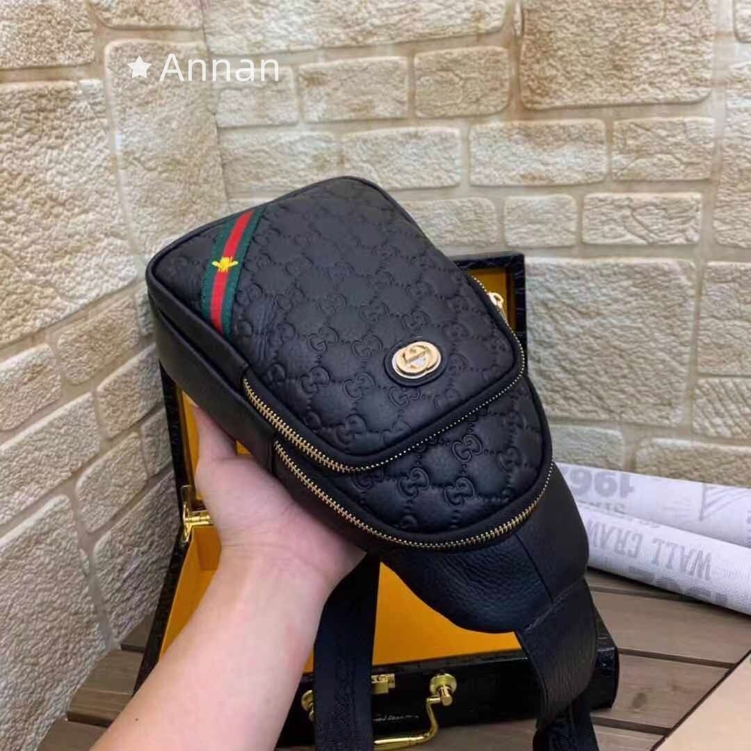 高級美品 状態良 メンズ GUCCI グッチ ボディーバッグ
