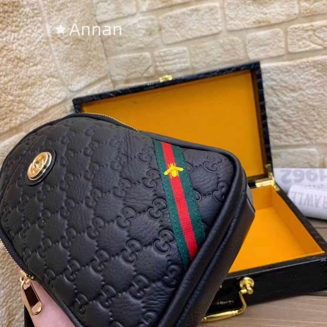 高級美品 状態良 メンズ GUCCI グッチ ボディーバッグ