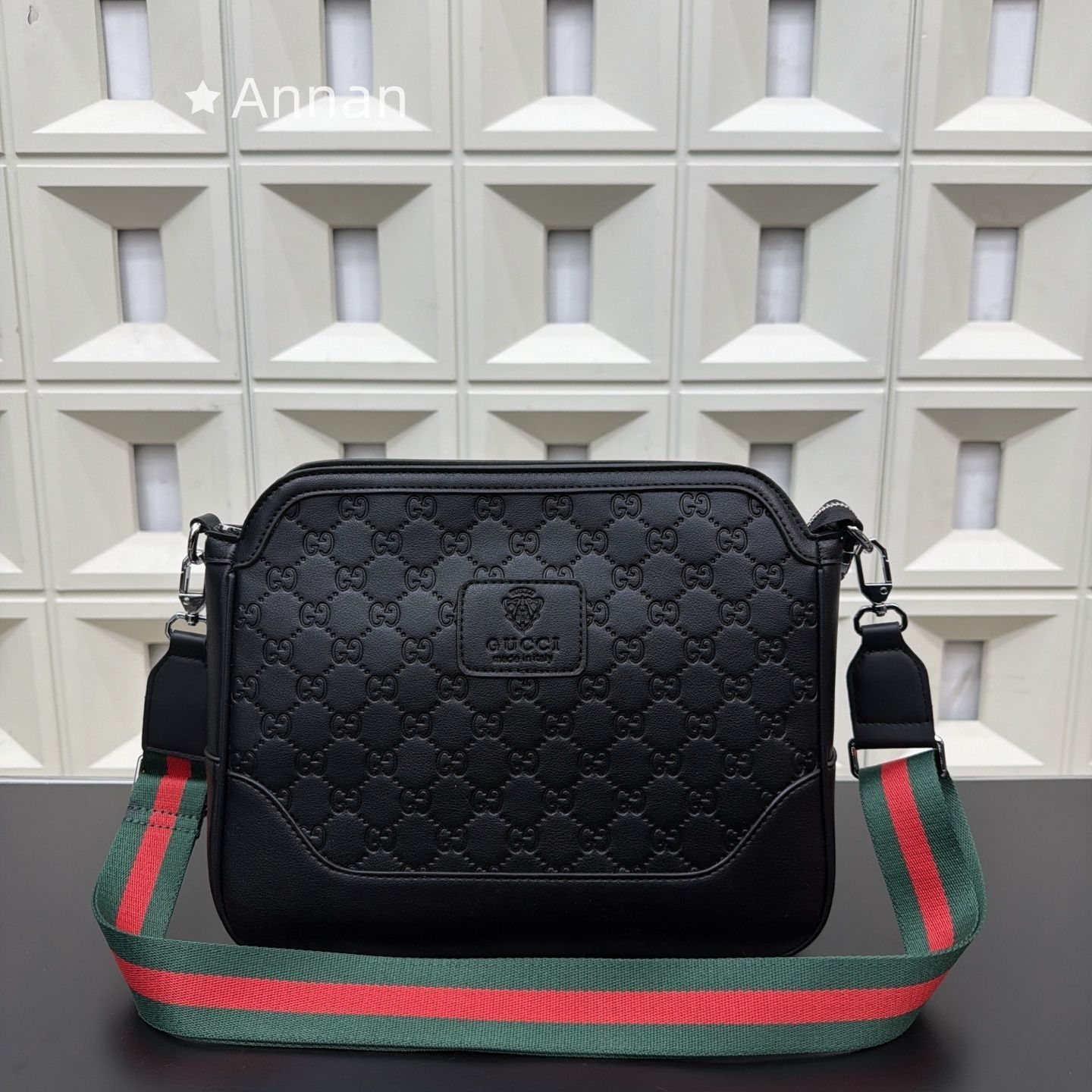 新品 本日特価 本革 メンズ GUCCI グッチ ショルダーバッグ金具