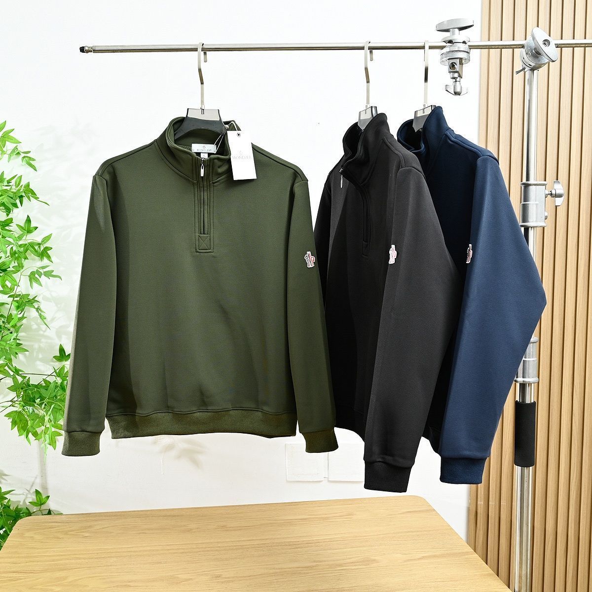 状態良 超新品 新品 タグ付 MONCLER モンクレール パーカー 長袖Tシャツ トップス シンプルフード付きパーカー ユニセックス 10,500円