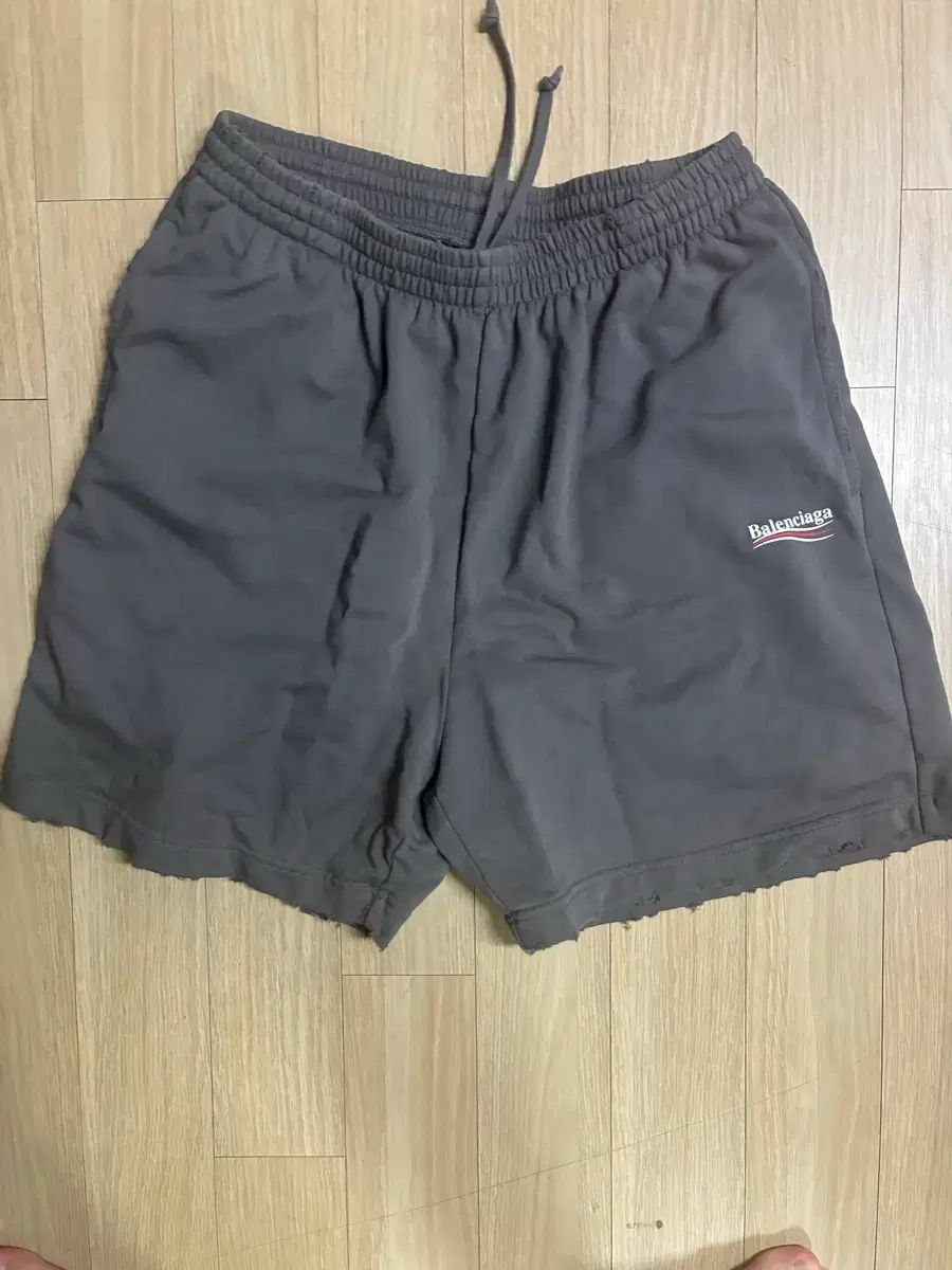 バレンシアガ ロゴ ハーフパンツ グレー