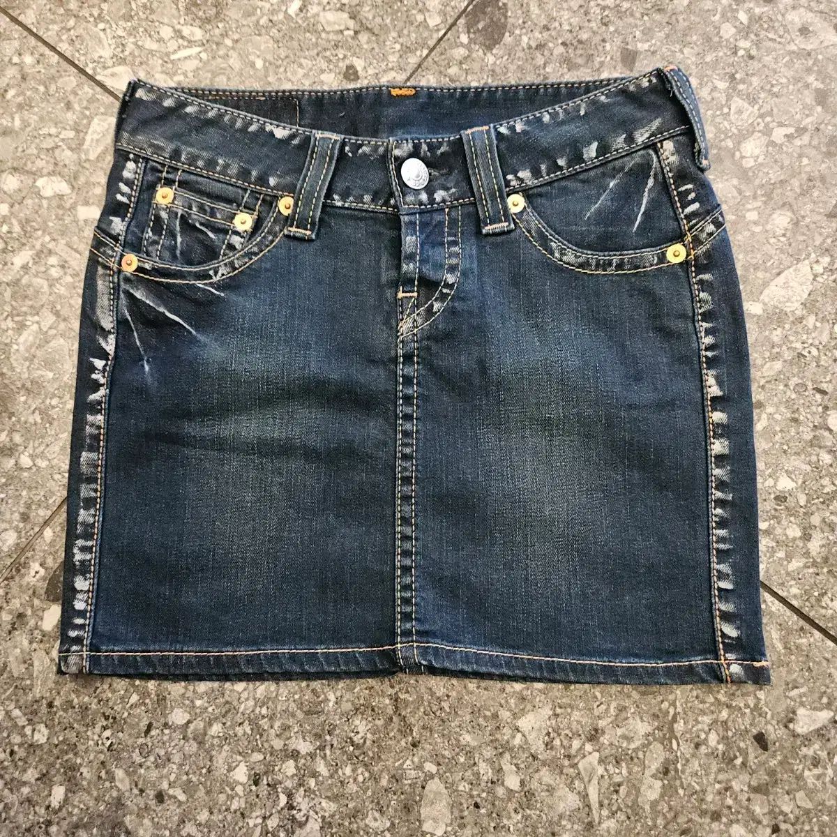 リーバイス フラップポケット デニム ミニスカート 6,341円