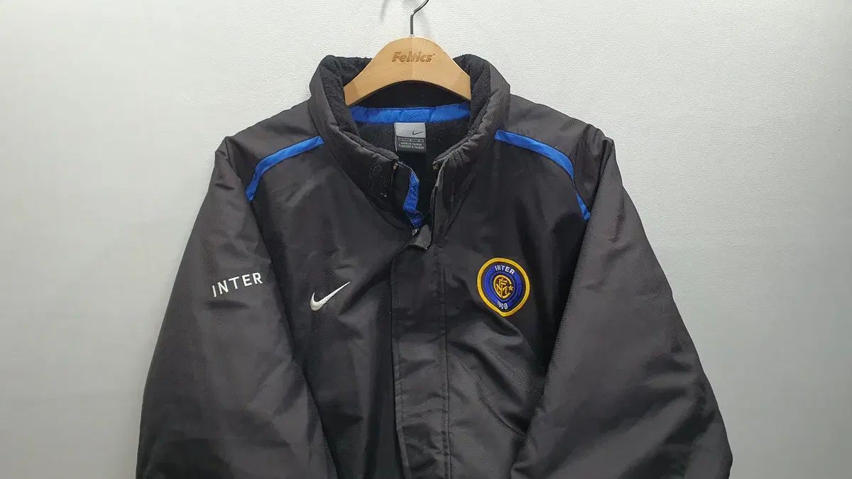 NIKE インテルミラン アウター Lサイズ (横60 縦78)