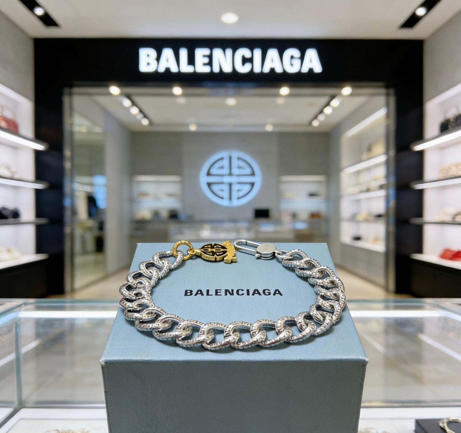 送料無料 超美品 新品！新品 BALENCIAGA バレンシアガ ブレスレット バングル リストバンド メンズ 結婚式 卒業式 清楚 イベント 入学式