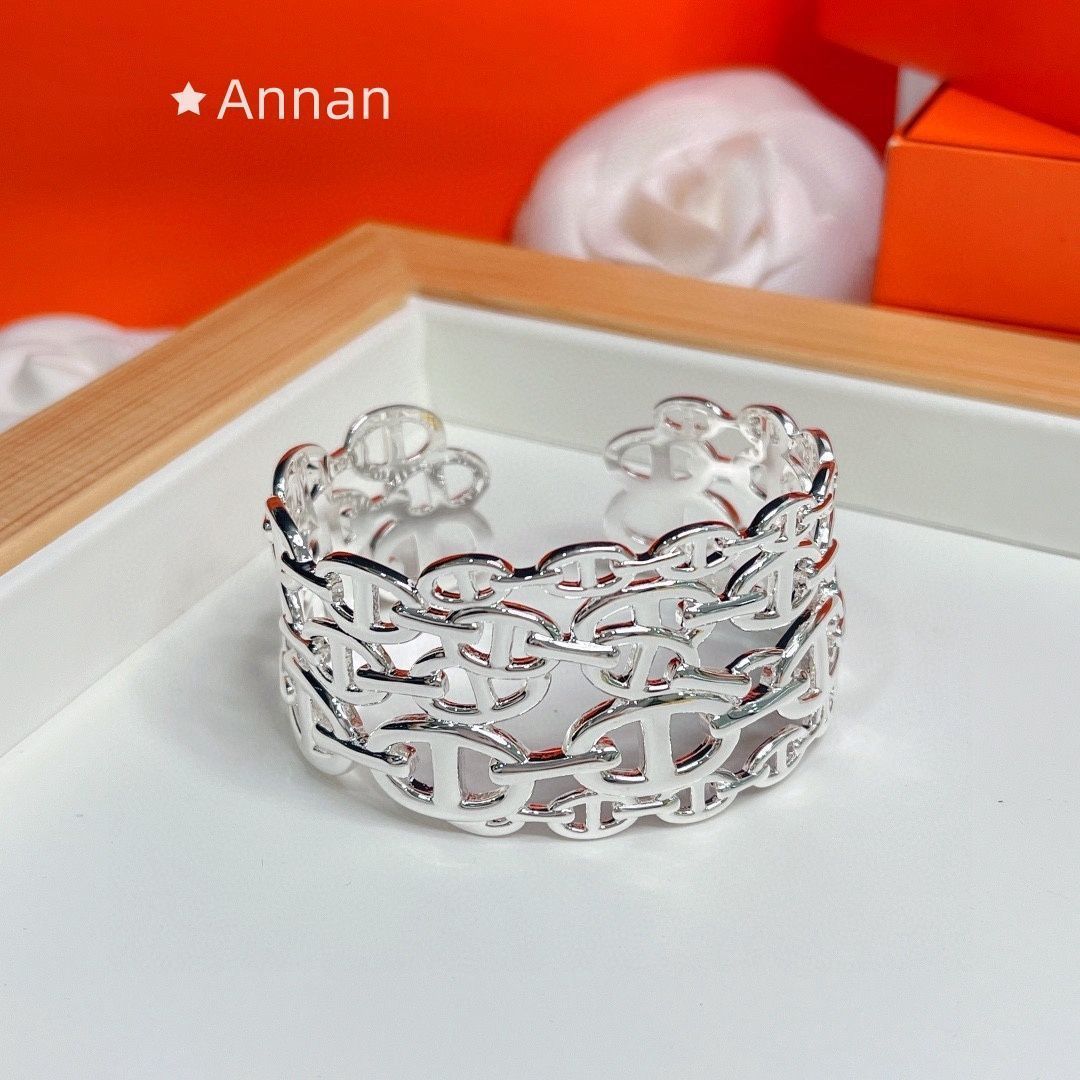 美品★ ★★新品 HERMES エルメス ブレスレット バングル リストバンド レディース 結婚式 卒業式 清楚 イベント 入学式