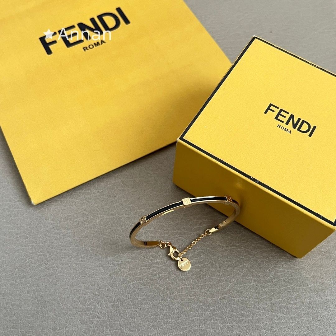 可愛 本日特価 超美品 新品 FENDI フェンディ ブレスレット バングル リストバンド レディース 結婚式 卒業式 清楚 イベント 入学式