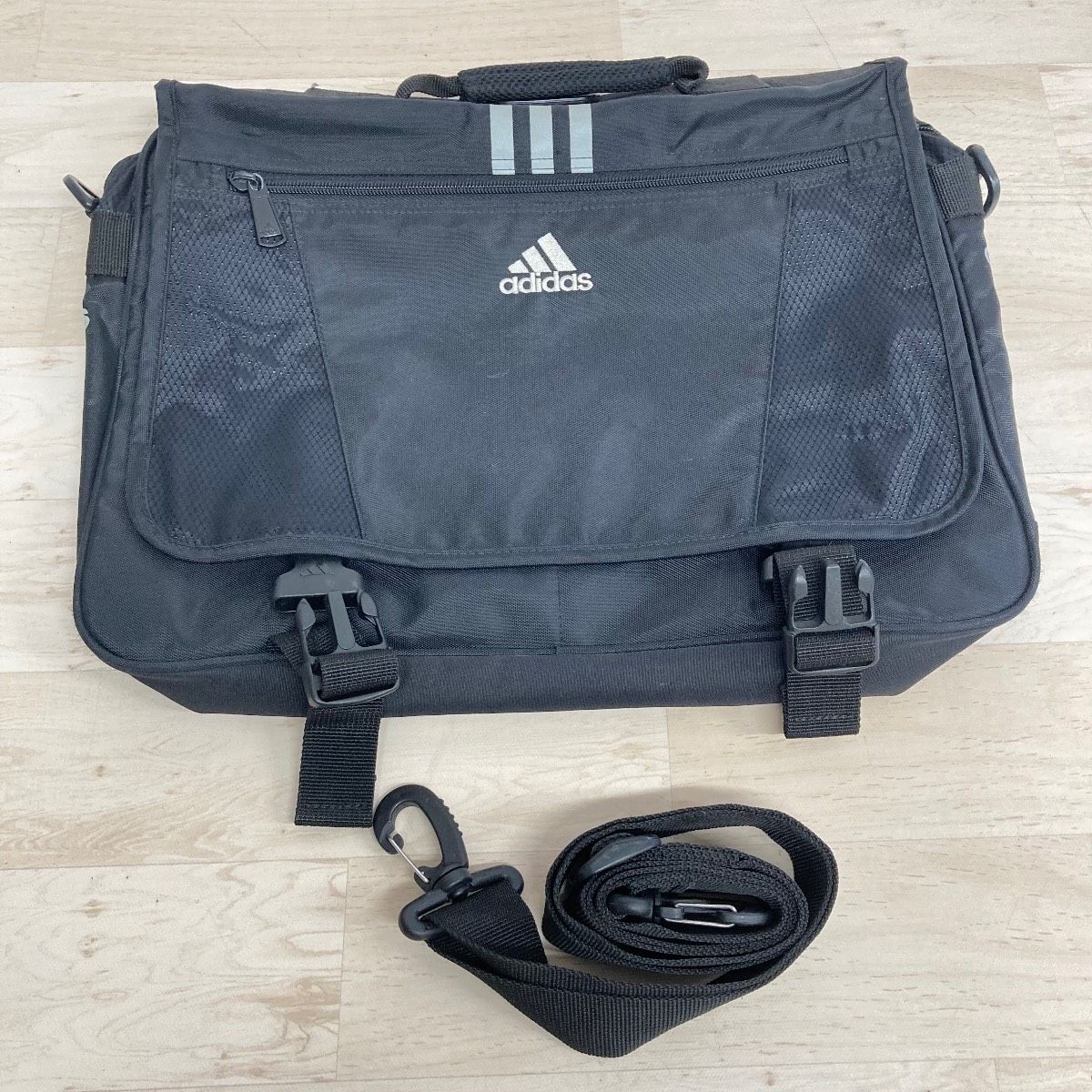 新品　アディダス　 メッセンジャーバッグ スリーウェイバッグ　黒 adidas/アディダス メッセンジャーバッグ/ショルダーバッグ ブラック