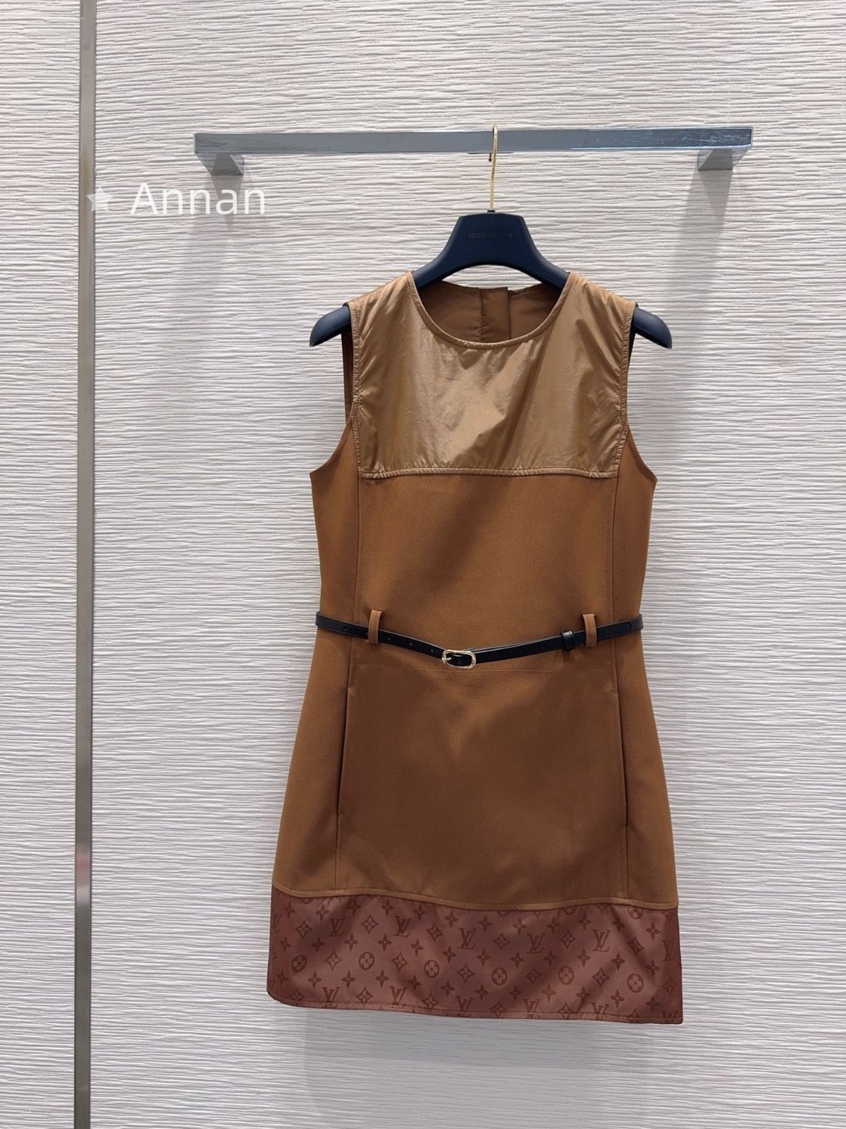 【極美品 現行型】新品 LV LOUIS VUITTON ルイヴィトン ワンピース レディース