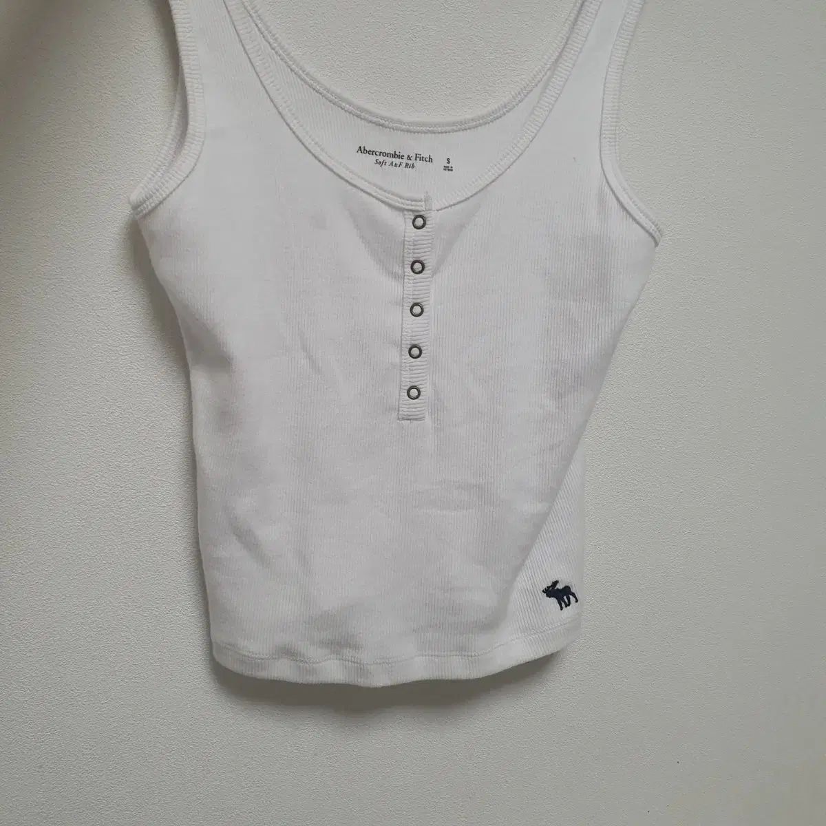 今週購入時、ゆうパケット(追跡あり・匿名配送)無料) Abercrombie ヘンリーネック ノースリーブ
