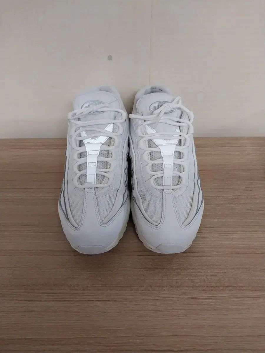 メンズ NIKE エアマックス 95 エッセンシャル トリプルホワイト スニーカー (280)
