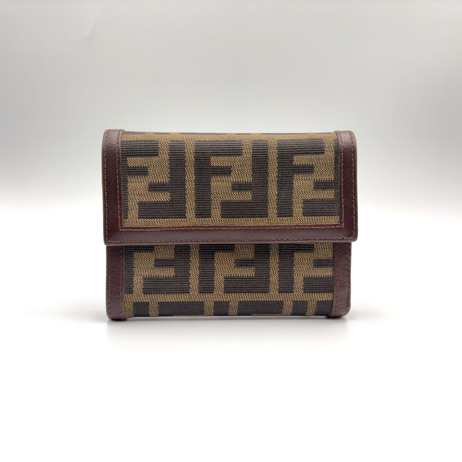新着】FENDI ズッカ柄 レザー、キャンバス カーキブラウン、ダーク