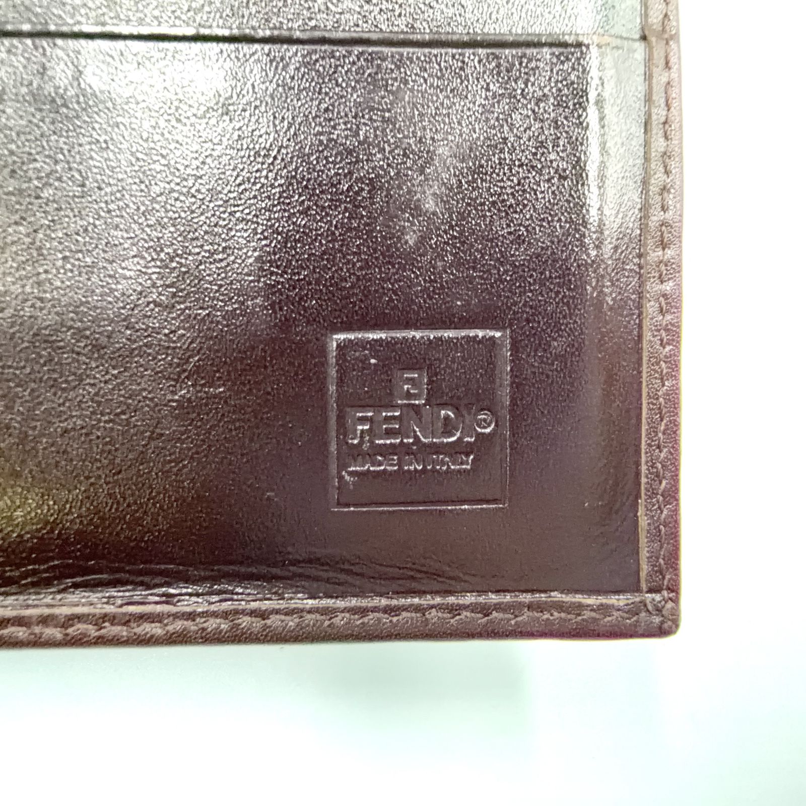 新着】FENDI ズッカ柄 レザー、キャンバス カーキブラウン、ダーク