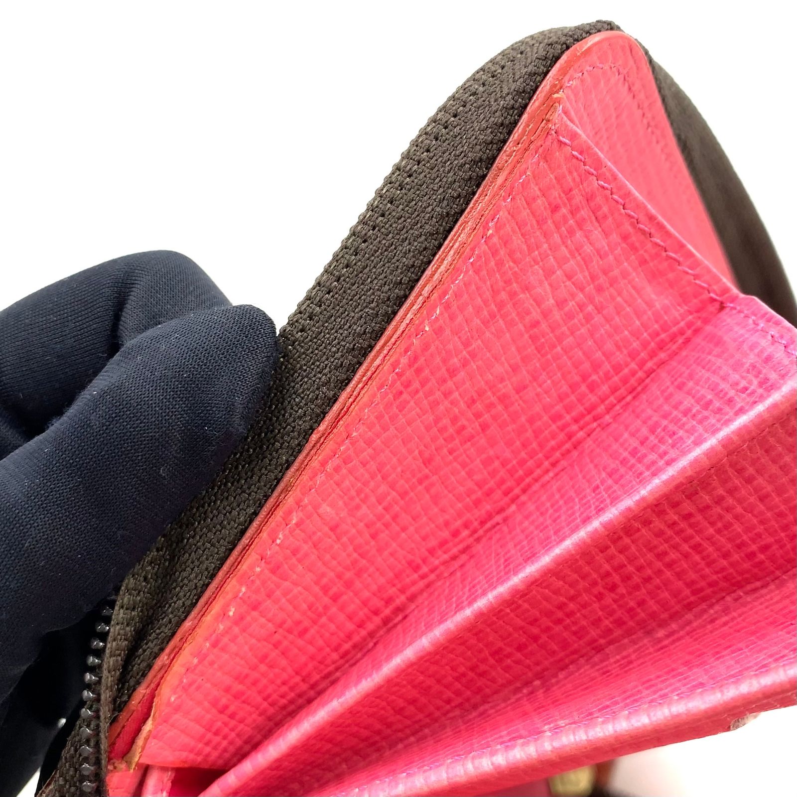 新着】FENDI ズッカ柄 ラウンドファスナー レザー、PVC ピンク
