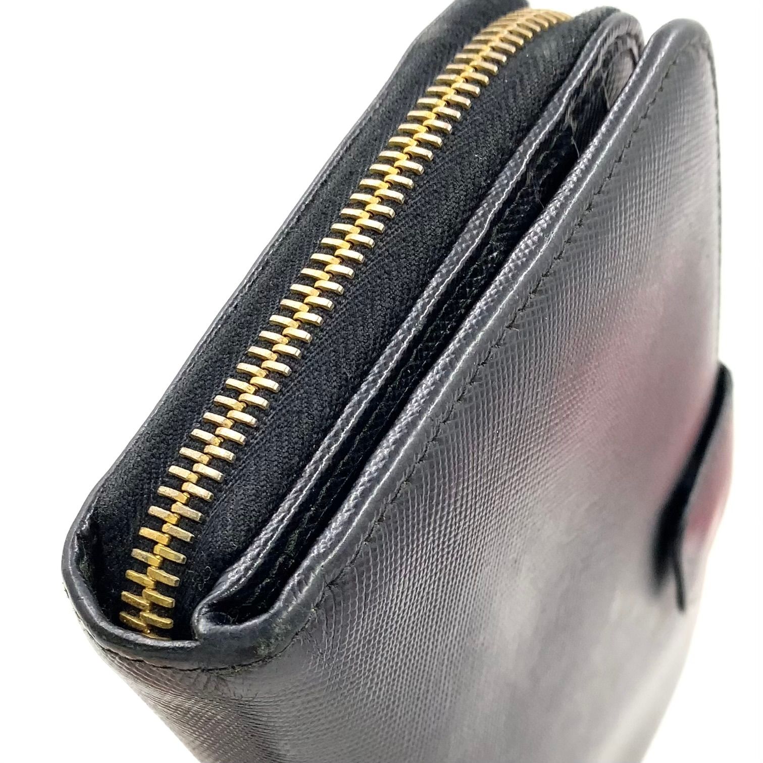 新着】PRADA サフィアーノ ラウンドファスナー サフィアーノレザー